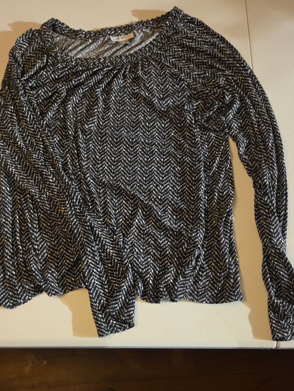 Striped Chevron-Pattern Long Sleeve Tee - Black & White